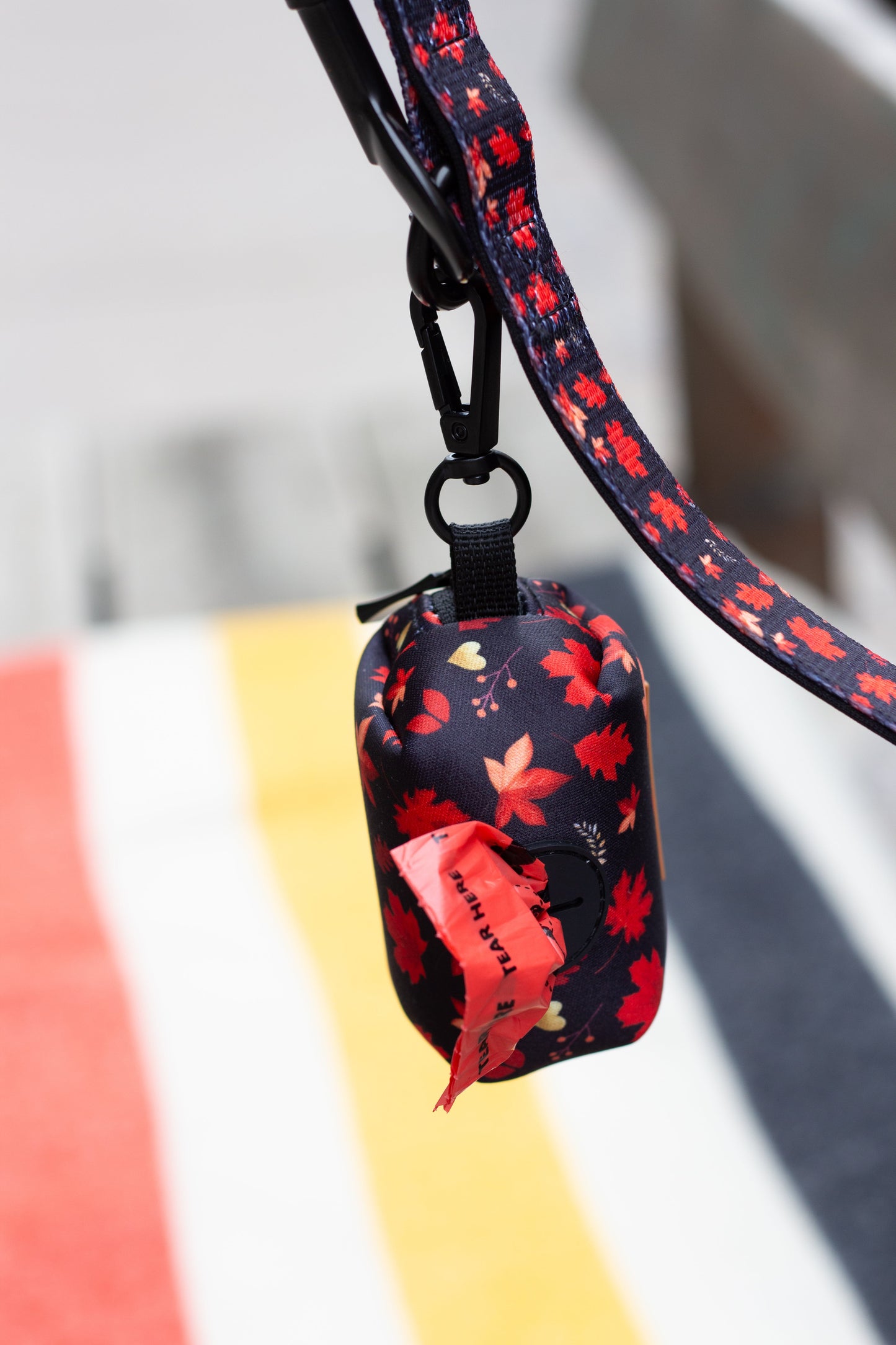 Bag holder - Leaf me not